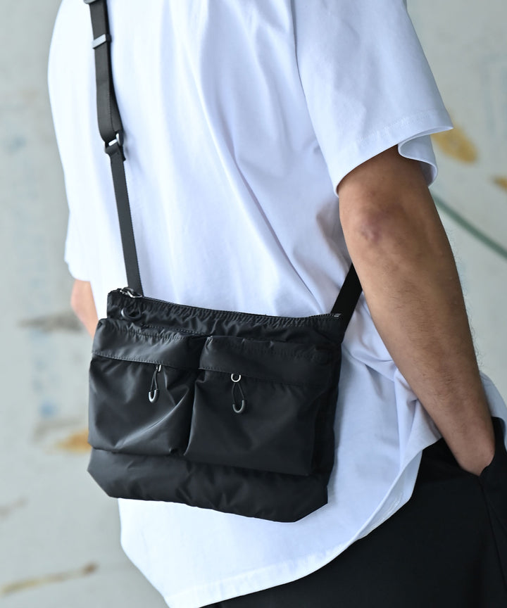 UNISEX スポーティー軽量ショルダーバッグ
