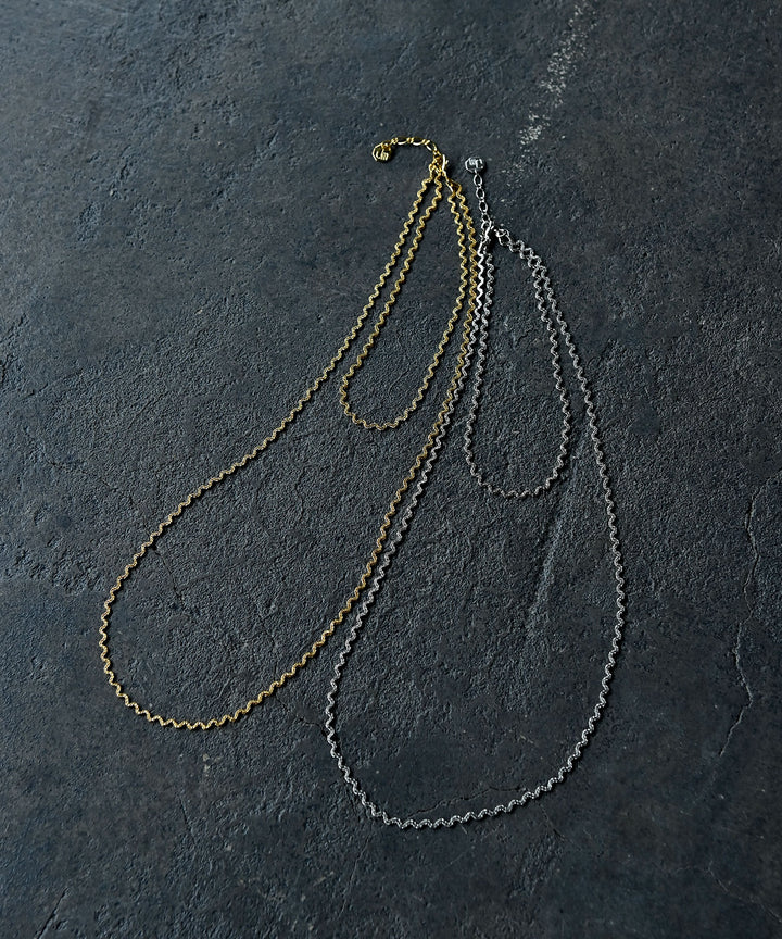 二連ロングネックレス