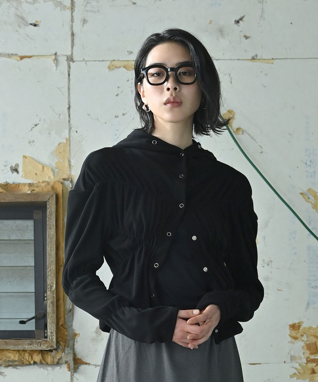 シャーリングスナップボタンフーディー