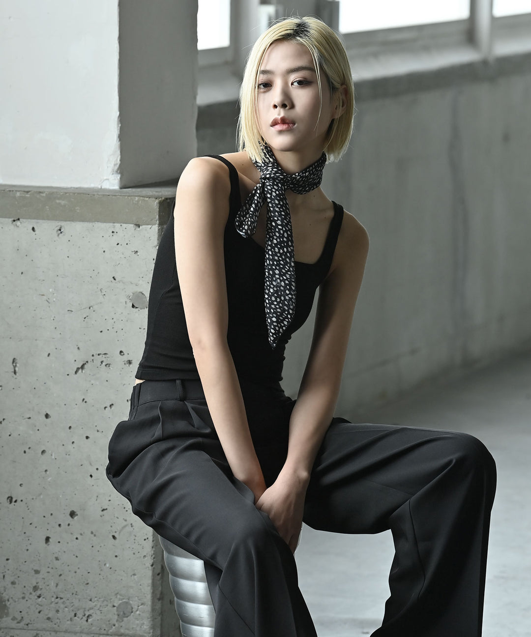 ハンドペイント風ドットスカーフ