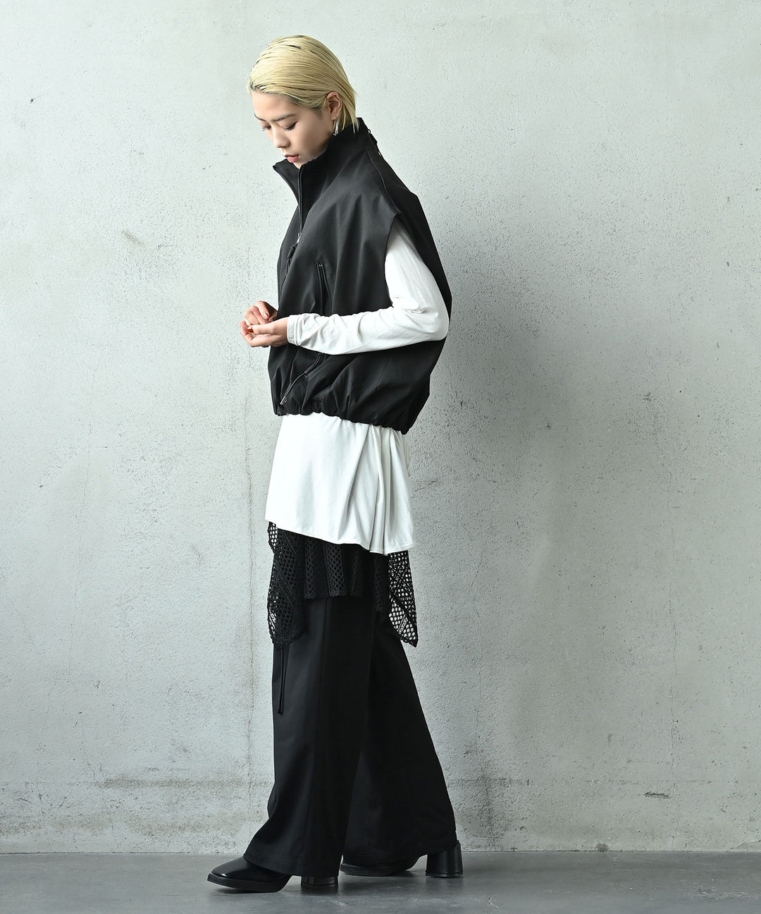 スタンドカラーベスト