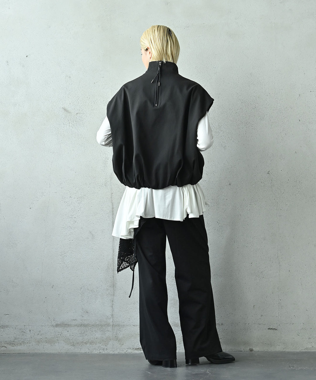 スタンドカラーベスト