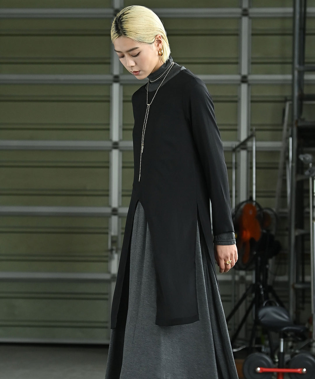 カーブレイヤーブラウス