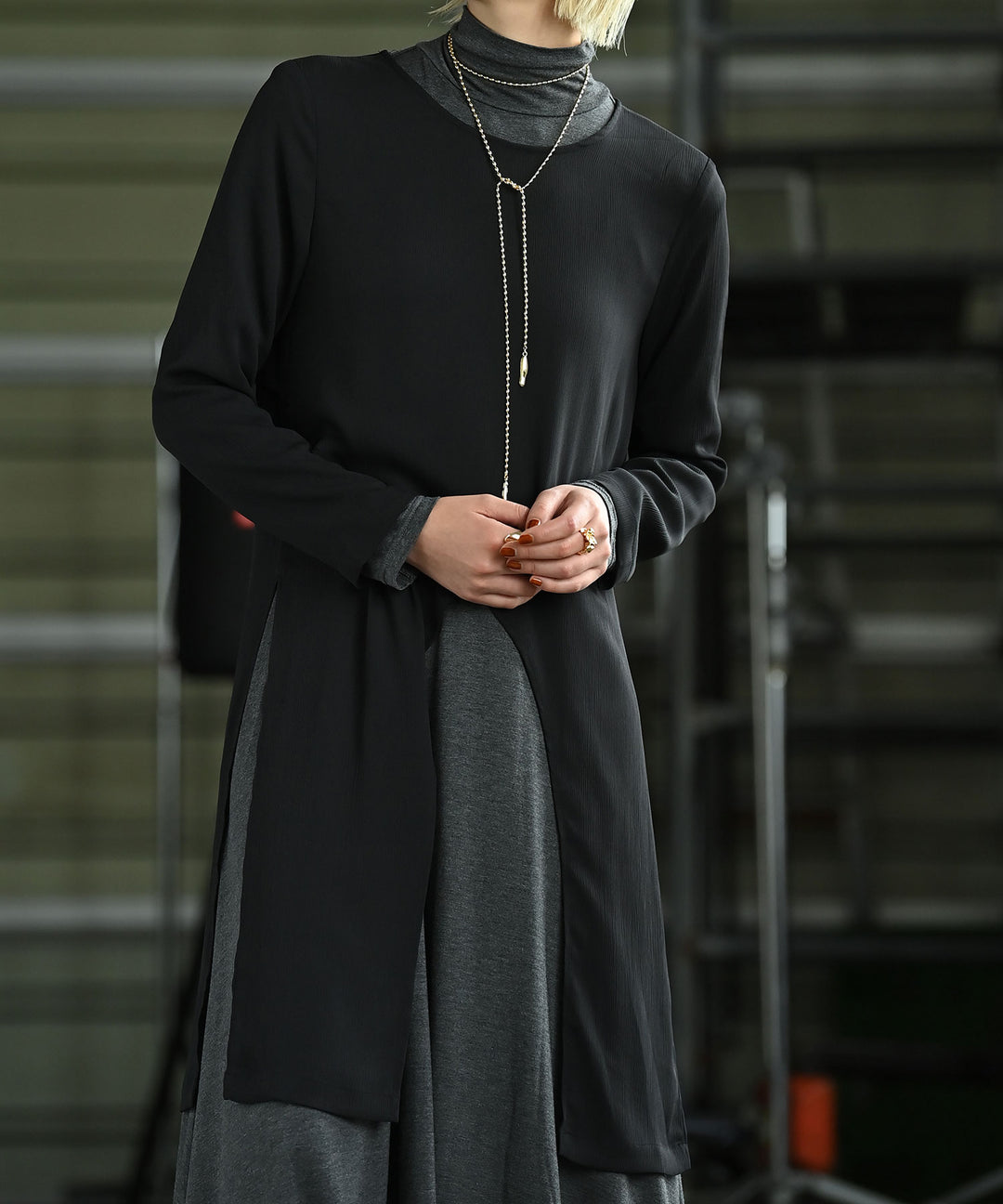 カーブレイヤーブラウス