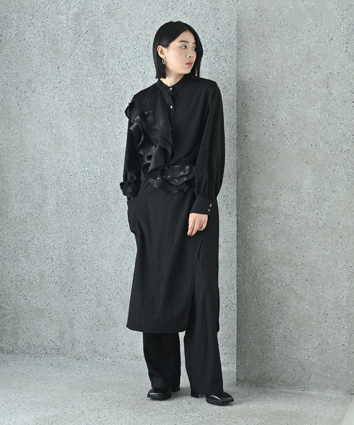 アシンメトリーラッフルスタンドシャツ