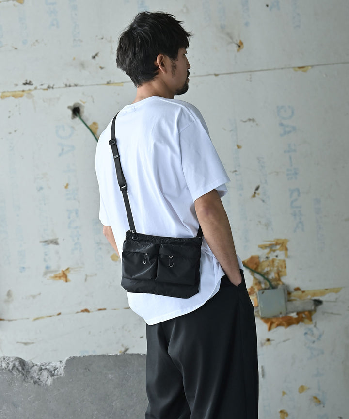UNISEX スポーティー軽量ショルダーバッグ