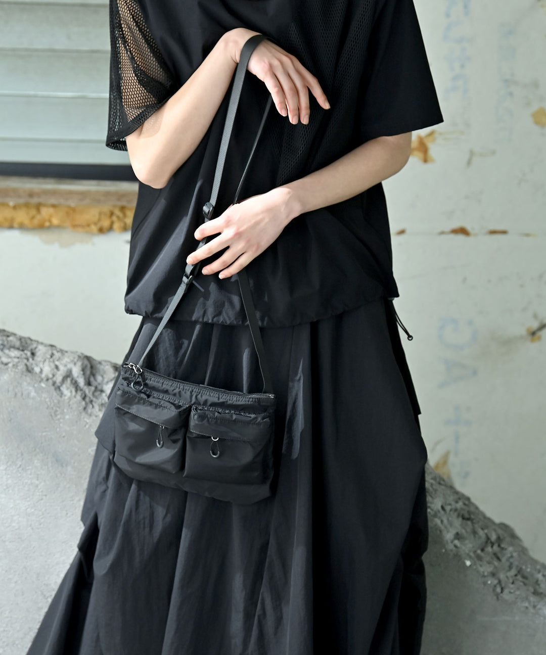 UNISEX スポーティー軽量ショルダーバッグ