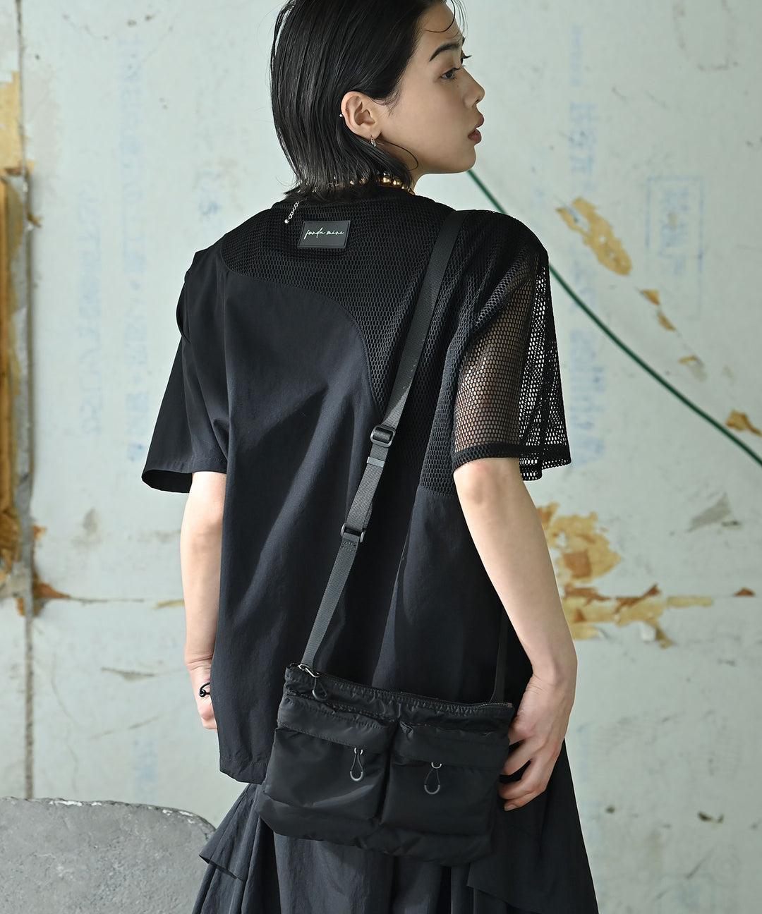 UNISEX スポーティー軽量ショルダーバッグ