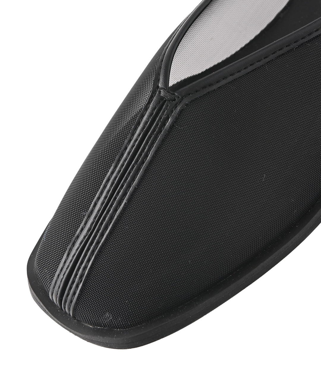 ヌーディーフラットシューズ