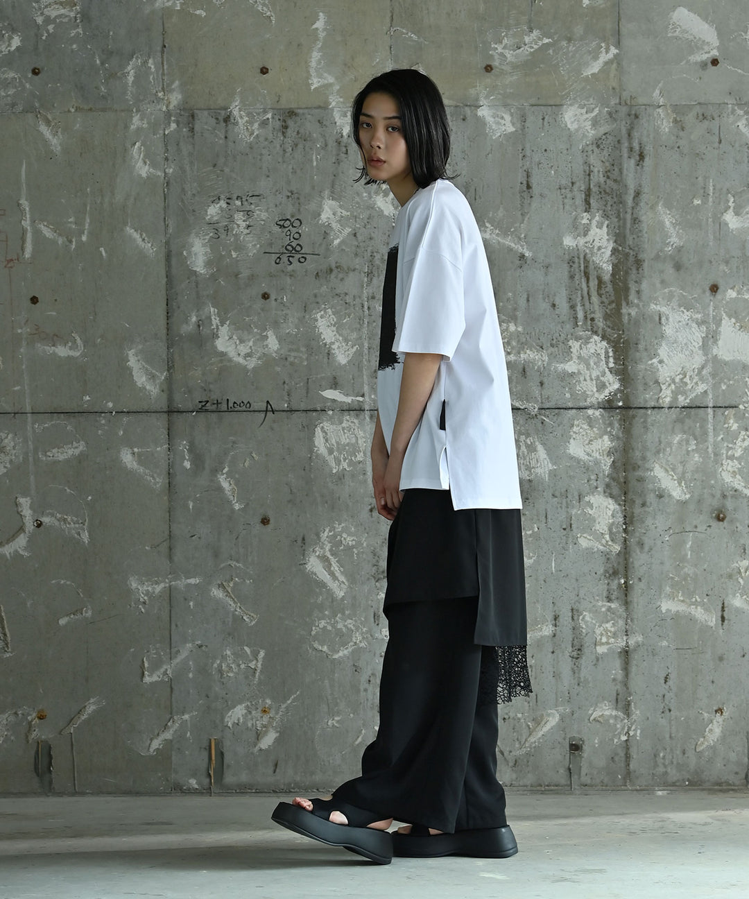 アンフィニッシュドTシャツ