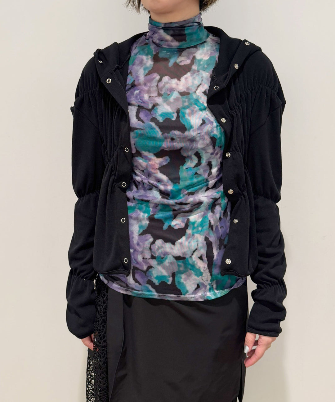 シャーリングスナップボタンフーディー