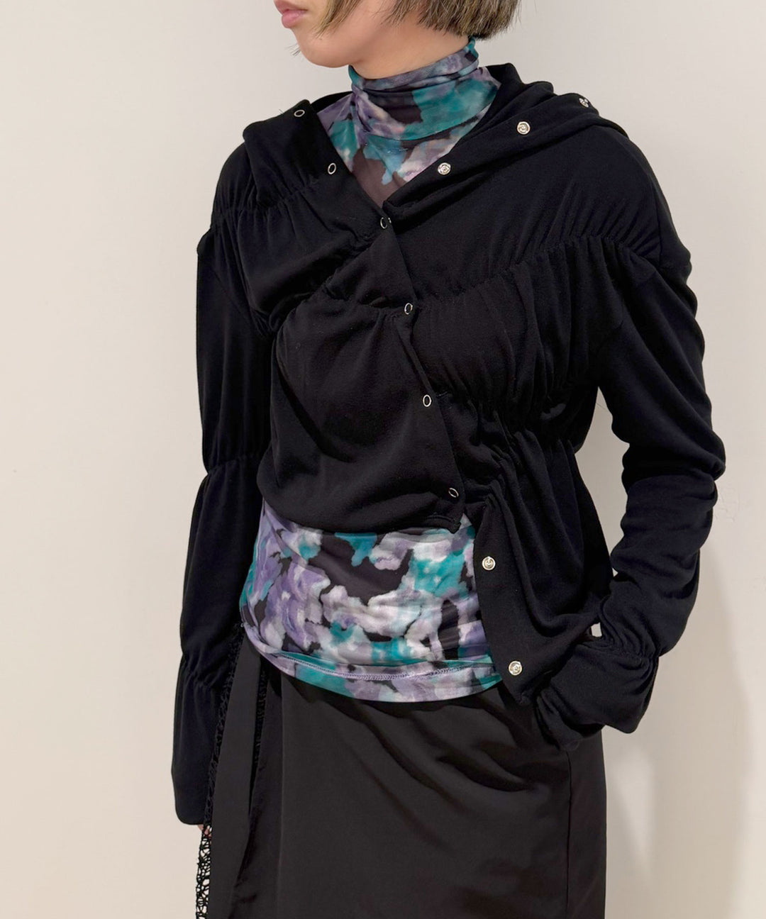 シャーリングスナップボタンフーディー