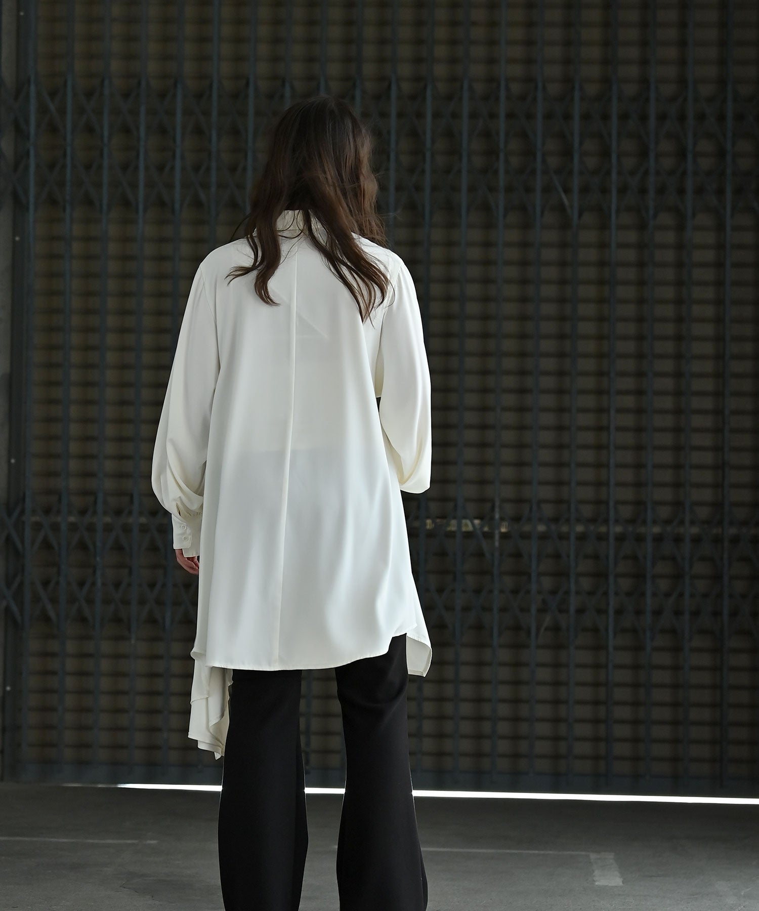 とろみアシンメトリーシャツ – funda mine