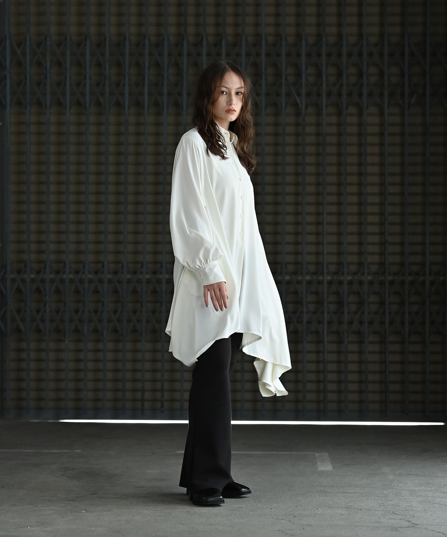 とろみアシンメトリーシャツ – funda mine